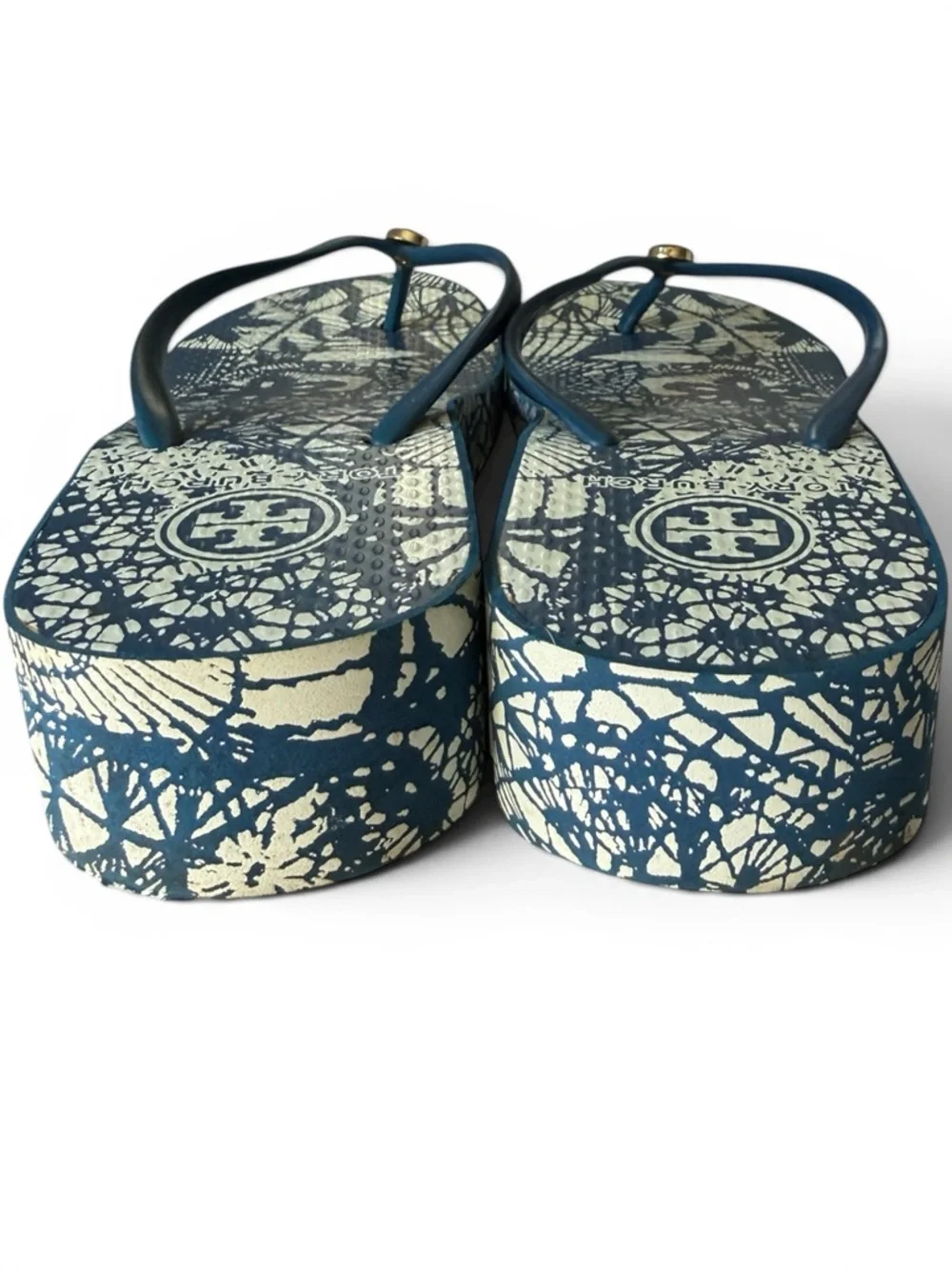 Tory Burch Blue Floral Batik Print Wedge Flip Flips Logo Medallion 9 Like New